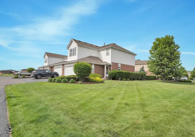 Homes for sale in New Lenox, IL | 2733 Foxwood Dr, New Lenox, IL 60451 | MLS# 12699968