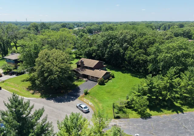 Homes for sale in Crete, IL | 24722 S Oak Ln, Crete, IL 60417 | MLS# 12699971