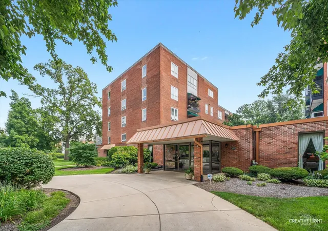 Homes for sale in Aurora, IL | 450 W Downer Pl #4C, Aurora, IL 60506 | MLS# 12699976