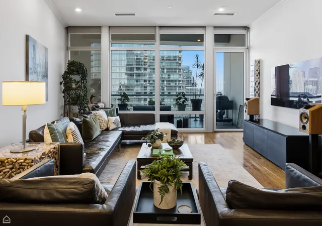 Homes for sale in Chicago, IL | 333 N Canal St #3003, Chicago, IL 60606 | MLS# 12699977
