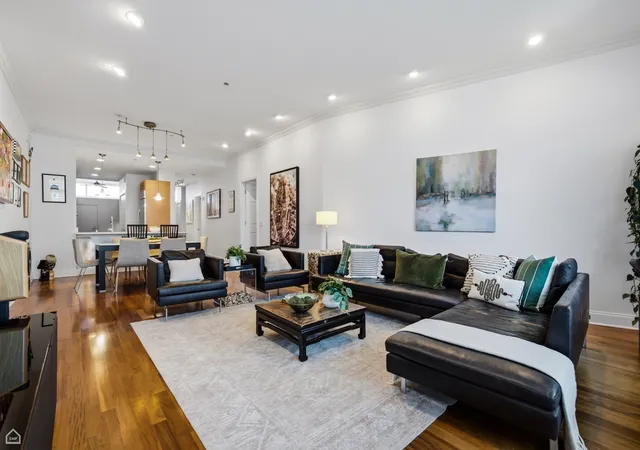 Homes for sale in Chicago, IL | 333 N Canal St #3003, Chicago, IL 60606 | MLS# 12699977
