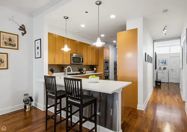 Homes for sale in Chicago, IL | 333 N Canal St #3003, Chicago, IL 60606 | MLS# 12699977