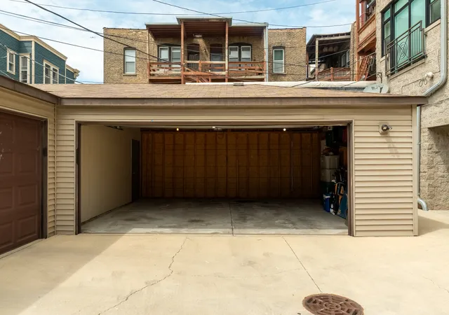 Homes for sale in Chicago, IL | 3416 N Sheffield Avenue, Chicago, IL 60657 | Houzeo