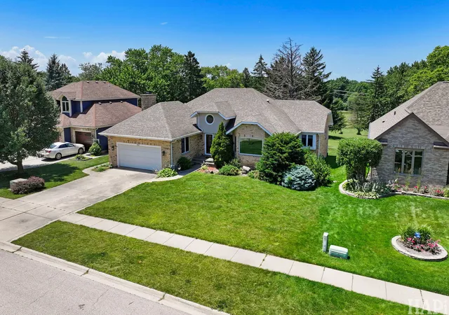 Homes for sale in Antioch, IL | 612 Edelweiss Dr, Antioch, IL 60002 | MLS# 12700047