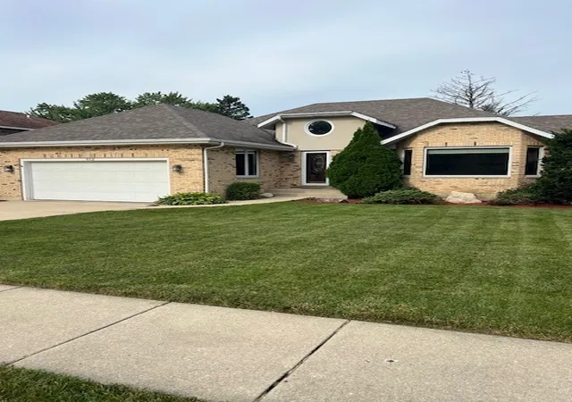 Photo 2 of Single family home for sale at 612 Edelweiss Dr, Antioch, IL 60002 | MLS# 12700047 | Listing updated on 2026-09-22
