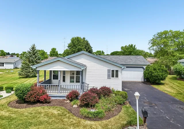 Homes for sale in Grayslake, IL | 335 Belmont Ct, Grayslake, IL 60030 | MLS# 12700057
