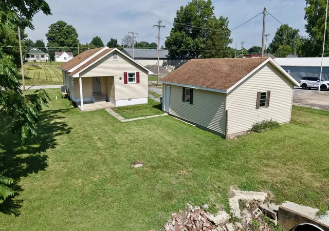 Photo 2 of Single family home for sale at 606 S Mulkey St, Christopher, IL 62822 | MLS# 12700062 | Listing updated on 2026-08-31