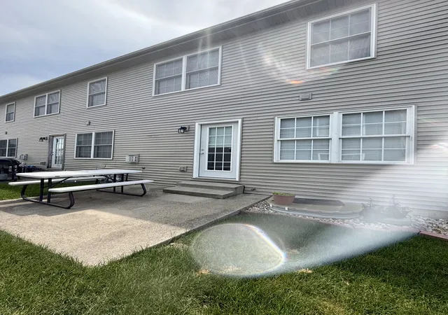 Homes for sale in Bloomington, IL | 1112 Ekstam Dr #4, Bloomington, IL 61704 | MLS# 12700085