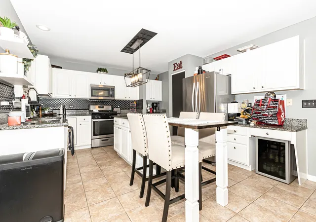 4th image of 1308 Burns Ct, Minooka, IL 60447 | MLS# 12700090
