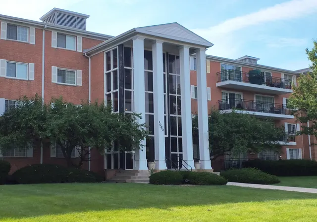 1st image of 1060 N Farnsworth Ave #1402, Aurora, IL 60505 | MLS# 12700104