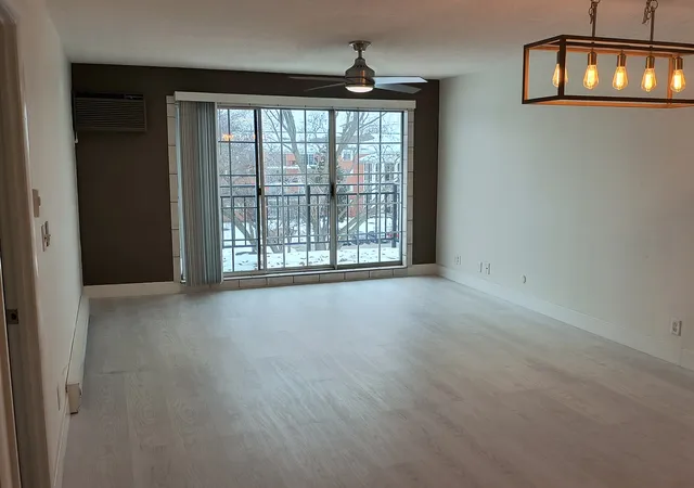 3rd image of 1060 N Farnsworth Ave #1402, Aurora, IL 60505 | MLS# 12700104