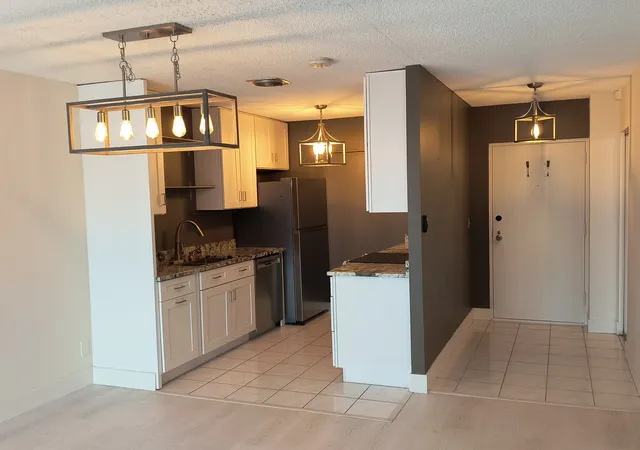 4th image of 1060 N Farnsworth Ave #1402, Aurora, IL 60505 | MLS# 12700104