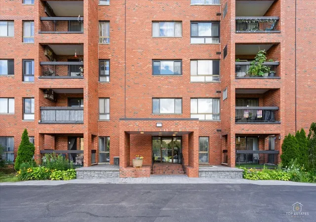 Homes for sale in Glenview, IL | 3700 Capri Ct #104, Glenview, IL 60025 | MLS# 12700110