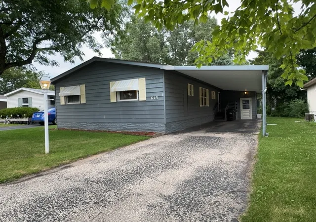 Homes for sale in Crystal Lake, IL | 613 Terrace Dr, Crystal Lake, IL 60014 | MLS# 12700115