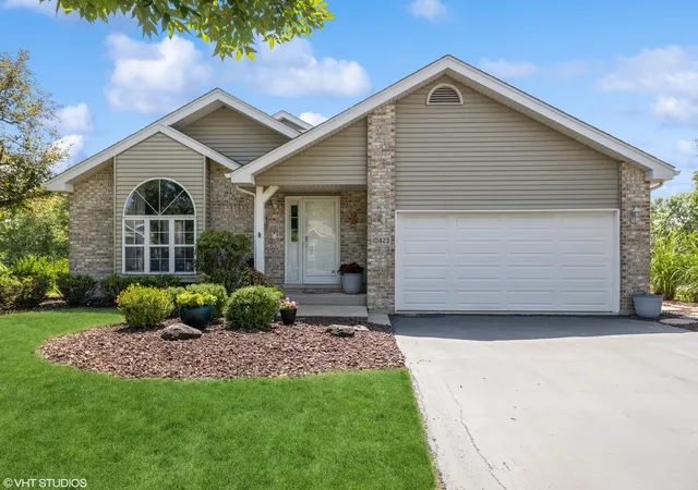 Homes for sale in Mokena, IL | 10423 Aileen Ave, Mokena, IL 60448 | MLS# 12700117