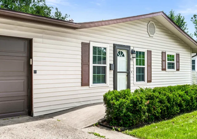 Homes for sale in Bloomington, IL | 816 Mayflower Ave, Bloomington, IL 61701 | MLS# 12700132