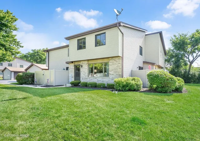 Homes for sale in New Lenox, IL | 1042 Schoolgate Rd, New Lenox, IL 60451 | MLS# 12700137