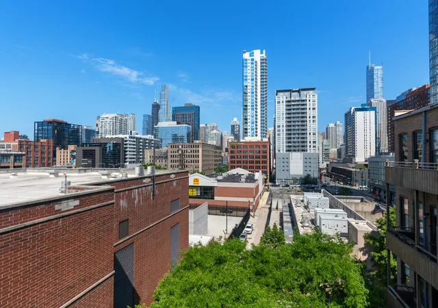 Homes for sale in Chicago, IL | 420 W Grand Avenue, Chicago, IL 60654 | Houzeo