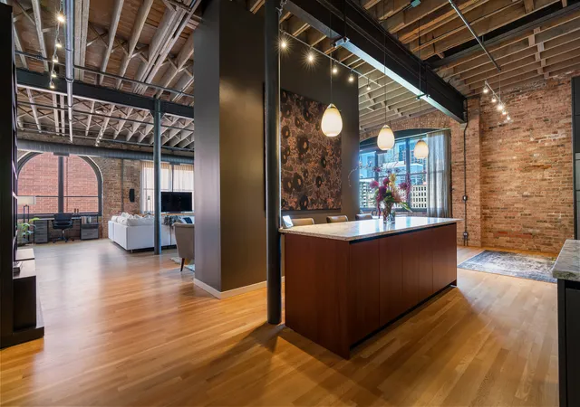 3rd image of 420 W Grand Ave, Chicago, IL 60654