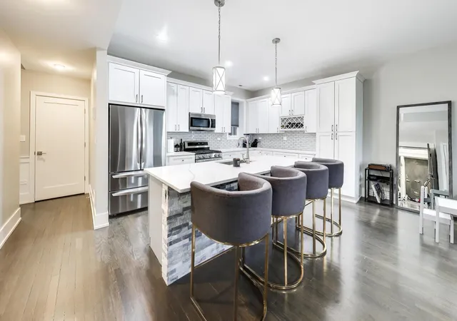 Photo 3 of Condo for sale at 616 E 46th Street #2, Chicago, IL 60653 | MLS# 12700151 | Listing updated on 2026-09-12