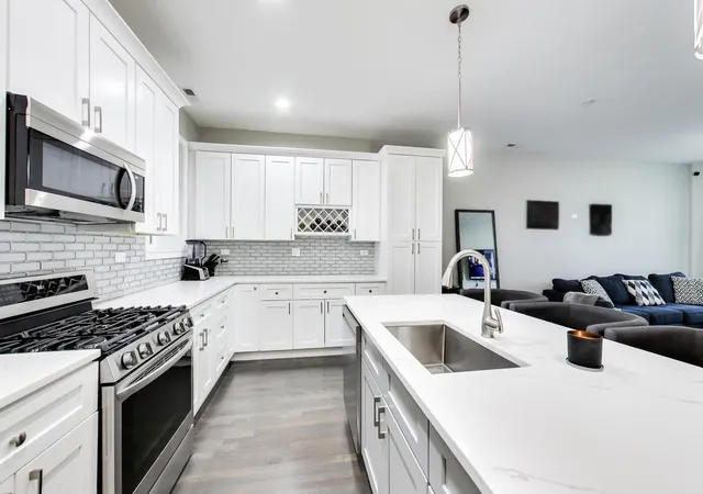 Photo 3 of Condo for sale at 616 E 46th Street #2, Chicago, IL 60653 | MLS# 12700151 | Listing updated on 2026-09-12