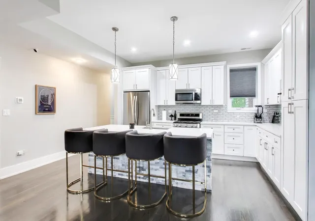 Photo 4 of Condo for sale at 616 E 46th Street #2, Chicago, IL 60653 | MLS# 12700151 | Listing updated on 2026-09-12