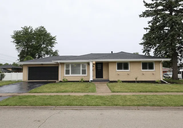 Homes for sale in South Holland, IL | 16644 Maple St, South Holland, IL 60473 | MLS# 12700157
