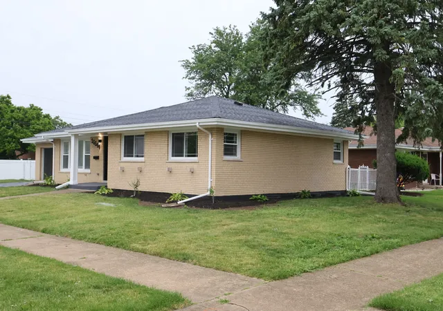 Homes for sale in South Holland, IL | 16644 Maple St, South Holland, IL 60473 | MLS# 12700157