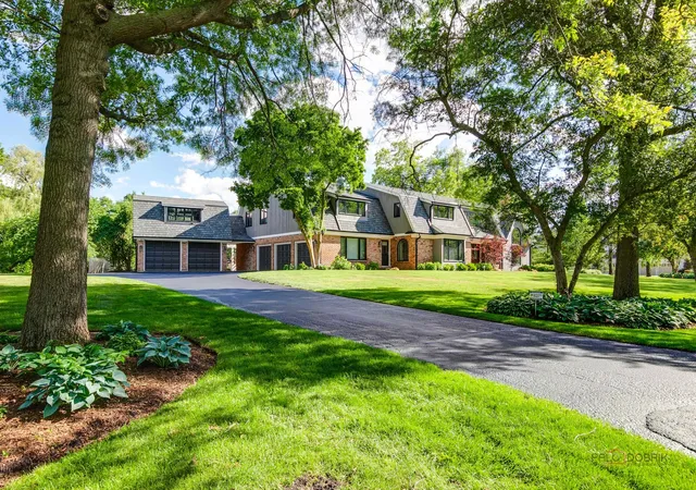 2nd image of 1685 Clover Dr, Inverness, IL 60067 | MLS# 12700175