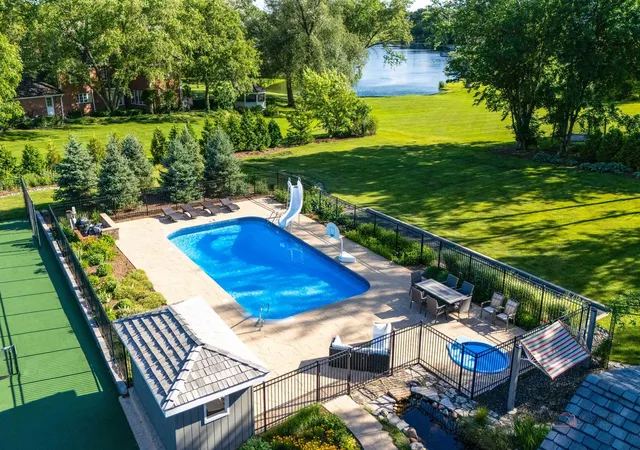 3rd image of 1685 Clover Dr, Inverness, IL 60067 | MLS# 12700175
