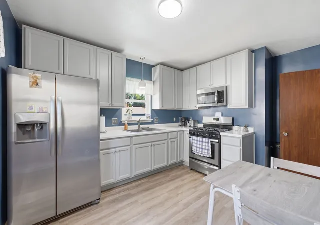 Homes for sale in Moline, IL | 525 28Th Ave, Moline, IL 61265 | MLS# 12700176