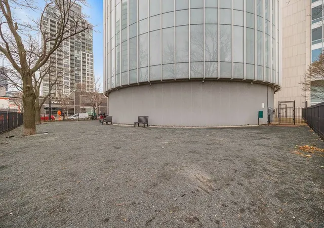 Homes for sale in Chicago, IL | 500 W Superior Street, Chicago, IL 60654 | Houzeo
