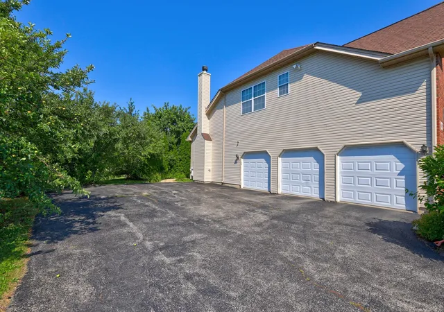 Photo 3 of Single family home for sale at 5587 Notting Hl Rd, Gurnee, IL 60031 | MLS# 12700182 | Listing updated on 2026-09-21
