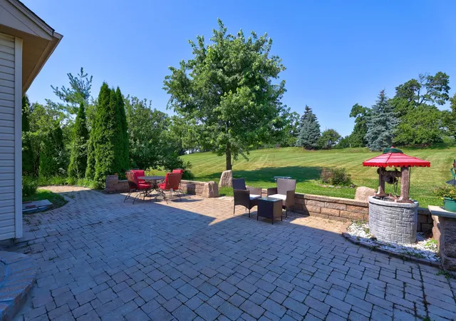 Photo 4 of Single family home for sale at 5587 Notting Hl Rd, Gurnee, IL 60031 | MLS# 12700182 | Listing updated on 2026-09-21