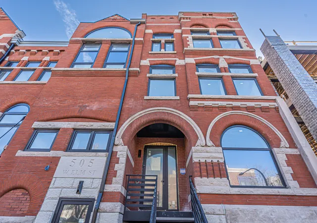 Homes for sale in Chicago, IL | 505 W Elm St, Chicago, IL 60610