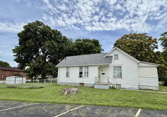 Homes for sale in Sterling, IL | 703 Park Pl, Sterling, IL 61081 | MLS# 12700194