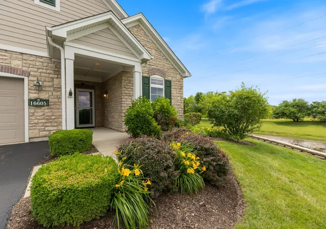 Homes for sale in Plainfield, IL | 16605 S Fox Run Cir, Plainfield, IL 60586 | MLS# 12700200