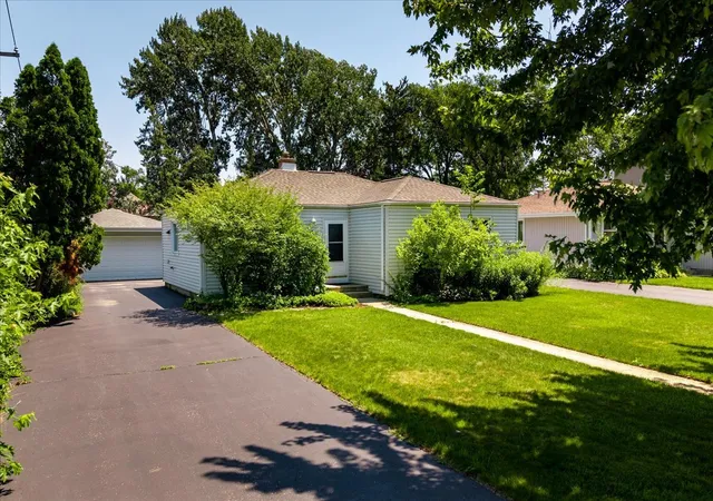 Homes for sale in Palatine, IL | 17 S Walnut St, Palatine, IL 60067 | MLS# 12700217
