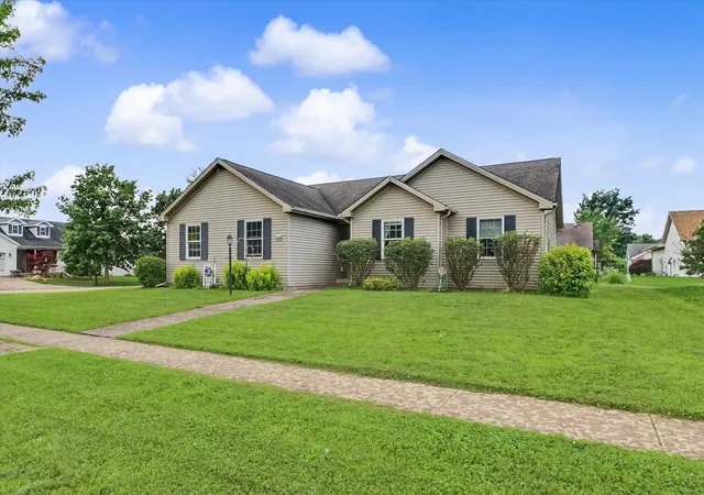 Homes for sale in Urbana, IL | 2601 Milford Dr, Urbana, IL 61802 | MLS# 12700223