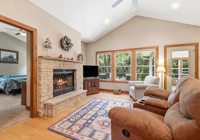 Photo 3 of Sale Pending at 4 N Acorn Ct, Galena, IL 61036 | MLS# 12700226 | Listing updated on 2026-08-17