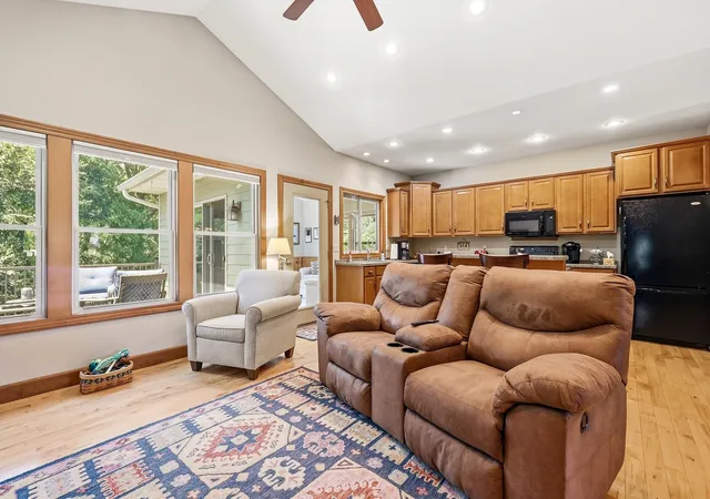 Photo 3 of Sale Pending at 4 N Acorn Ct, Galena, IL 61036 | MLS# 12700226 | Listing updated on 2026-08-17