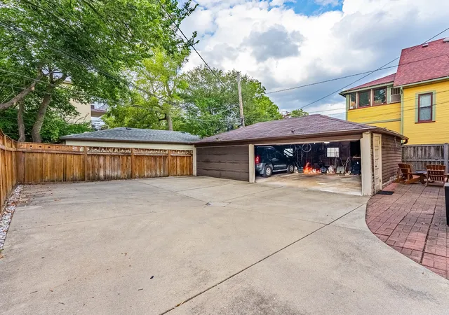 Homes for sale in Oak Park, IL | 1038 Superior Street, Oak Park, IL 60302 | Houzeo