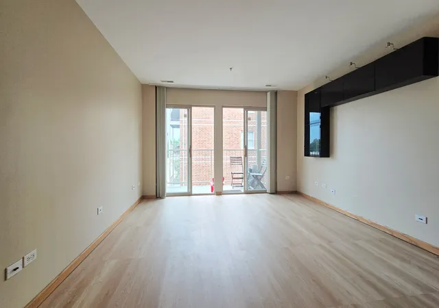 Listing Photo 5 - Condo for sale in building located at 100 N Bokelman St, Roselle, IL 60172 - Unit #429