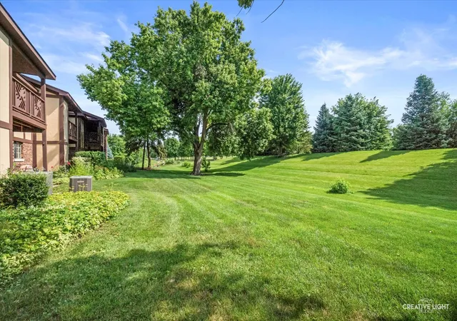 Listing Photo 2 - Condo for sale in building located at 1623 Salisbury Ct, Wheaton, IL 60189 - Unit #C