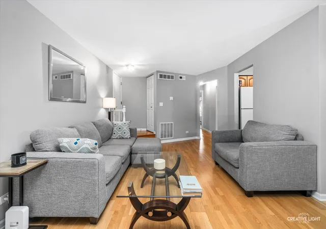 Listing Photo 4 - Condo for sale in building located at 1623 Salisbury Ct, Wheaton, IL 60189 - Unit #C