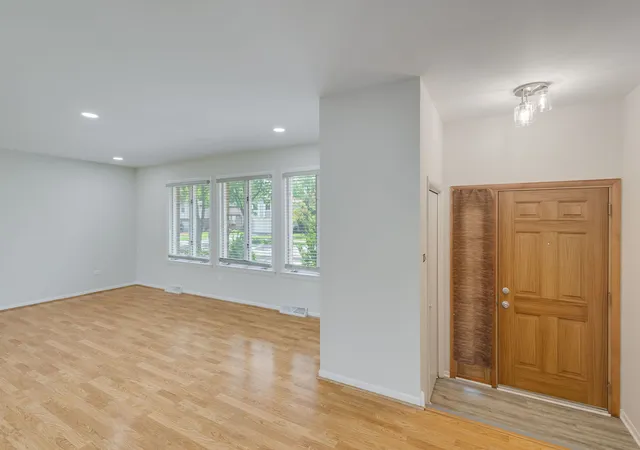 2nd image of 5226 Riverside Dr, Richton Park, IL 60471 | MLS# 12700291
