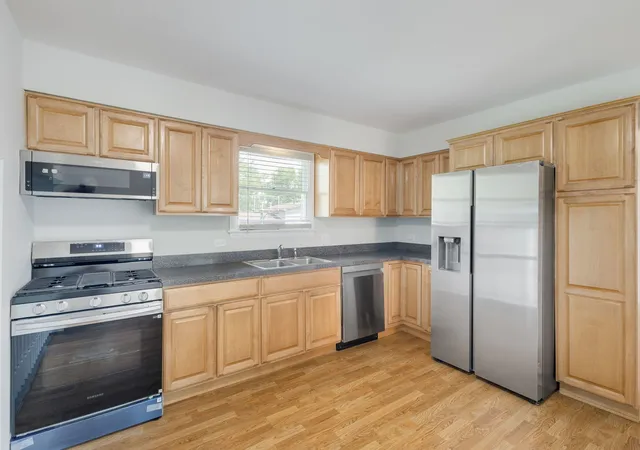 Photo 4 of Single family home for sale at 5226 Riverside Dr, Richton Park, IL 60471 | MLS# 12700291 | Listing updated on 2026-09-01