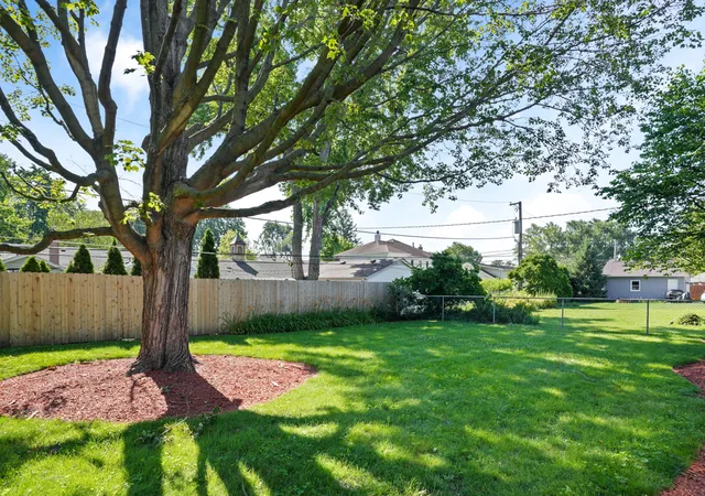Homes for sale in Arlington Heights, IL | 1419 W Saint James Pl, Arlington Heights, IL 60005 | MLS# 12700295