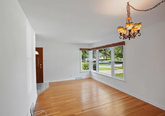 Homes for sale in Arlington Heights, IL | 1419 W Saint James Pl, Arlington Heights, IL 60005 | MLS# 12700295