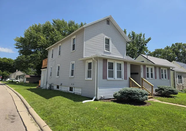 Homes for sale in Sterling, IL | 1212 12th Ave, Sterling, IL 61081 | MLS# 12700312